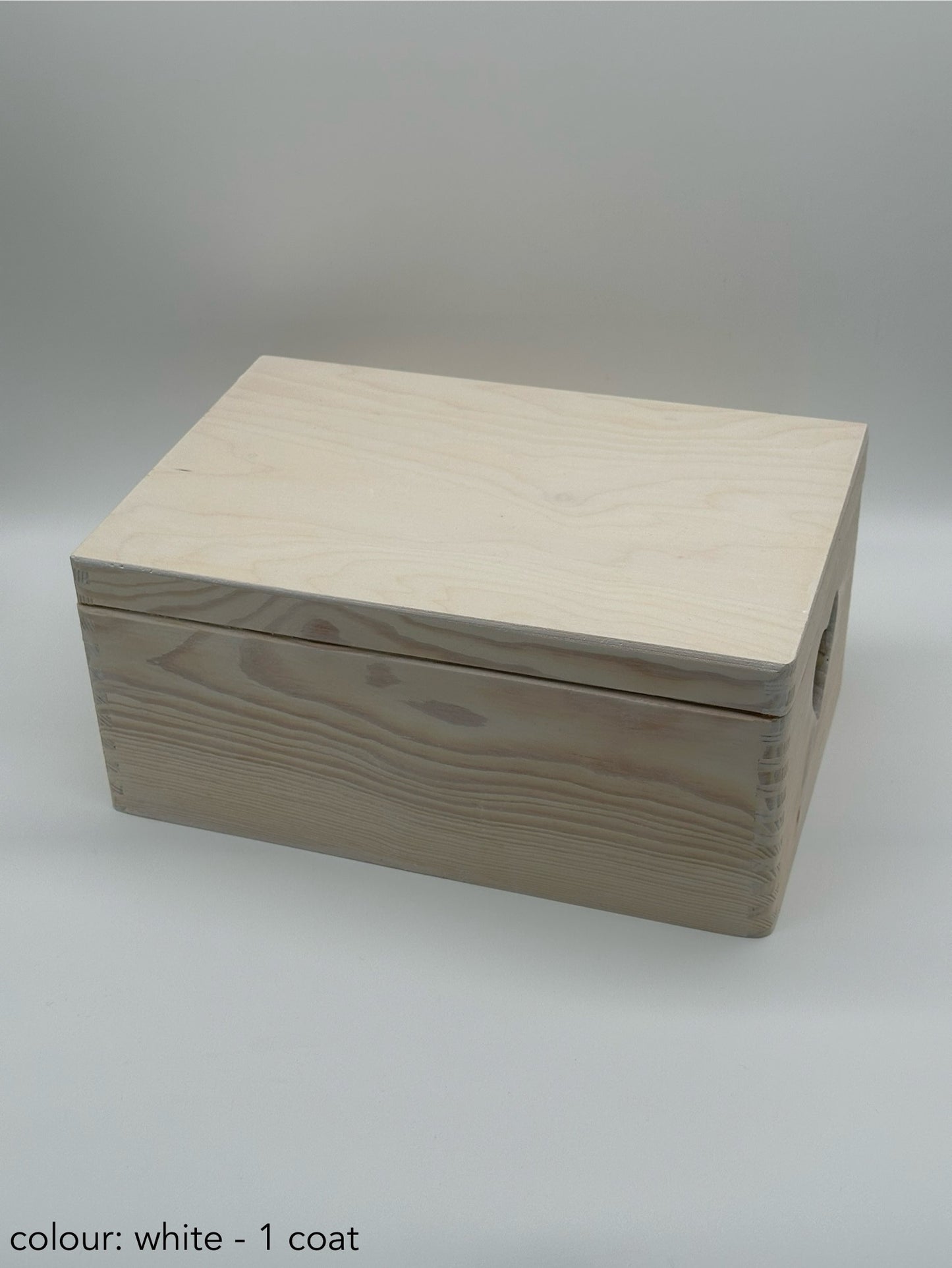 Painted box with heart - white