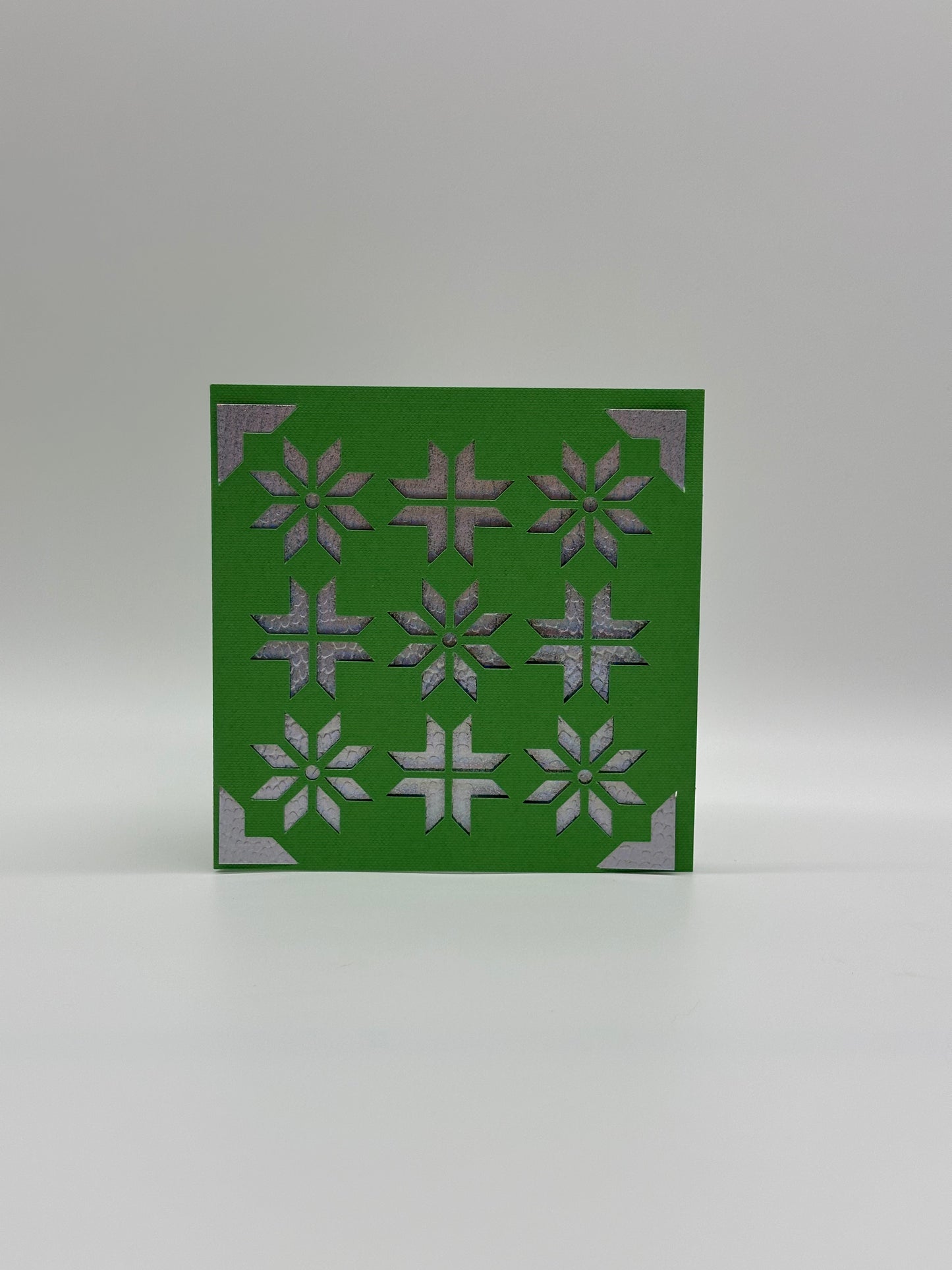 Christmas Card – Snowflakes Motif – Red or Green